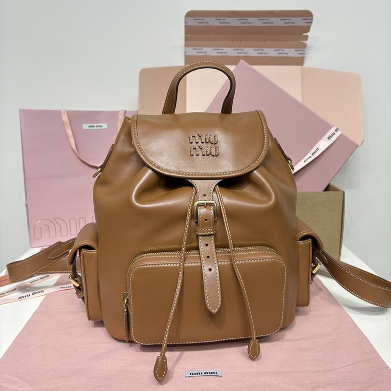 MIU 아카데미 스타일 소가죽 백팩 001-248331