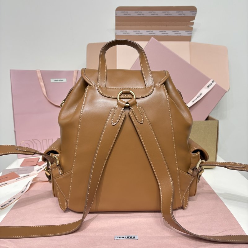 MIU 아카데미 스타일 소가죽 백팩 001-248331