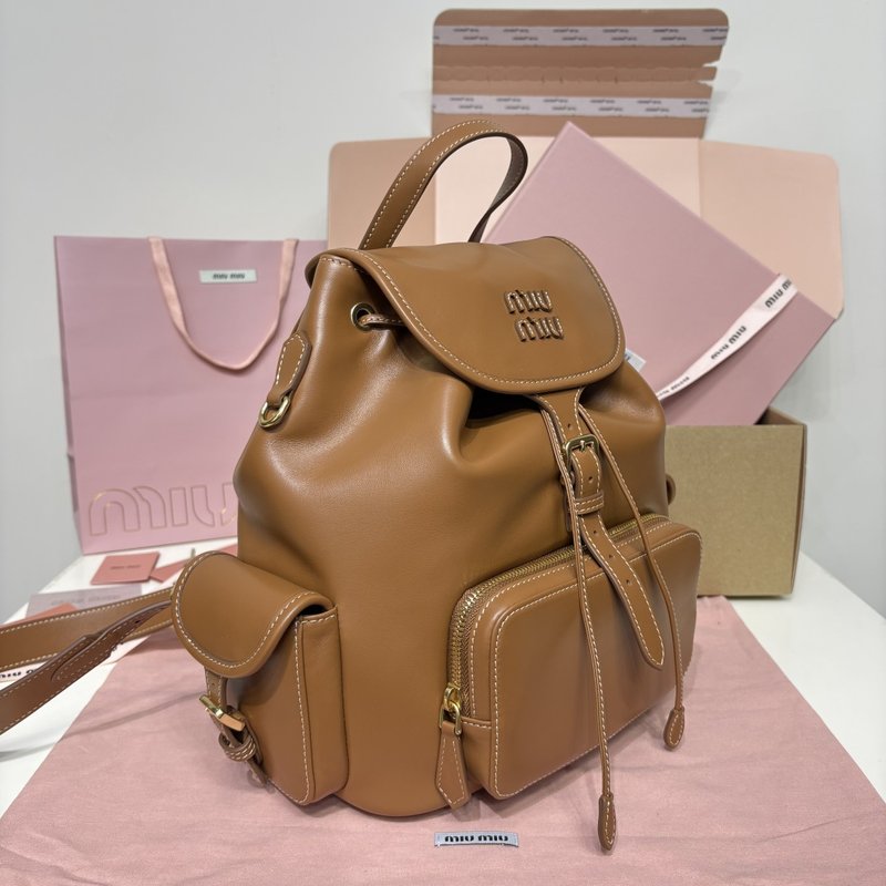MIU 아카데미 스타일 소가죽 백팩 001-248331