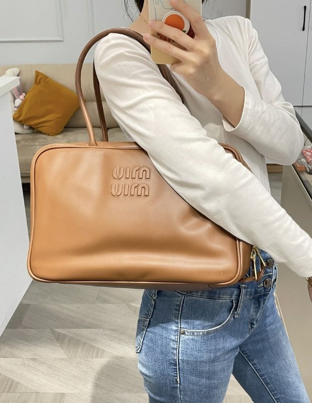 미우미우 카라멜 빈티지 볼링 백 001-248368