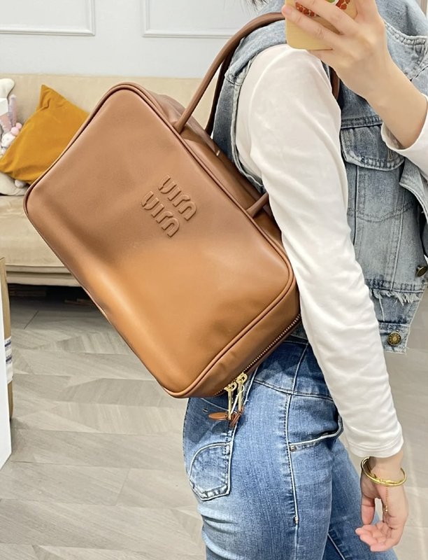 미우미우 카라멜 빈티지 볼링 백 001-248368