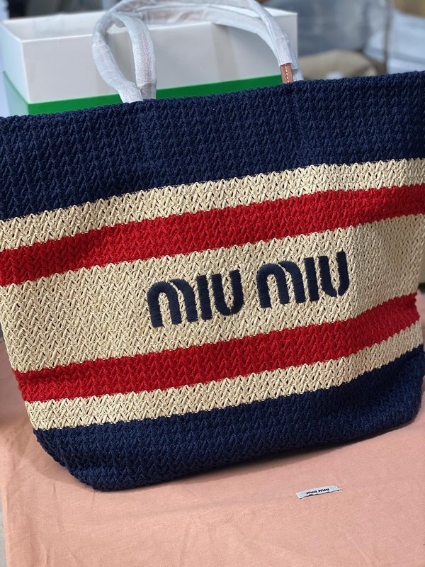 미우미우 스트라이프 쇼핑백 001-248374