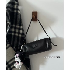 미우미우 램스킨 원통형 핸드백 001-248413
