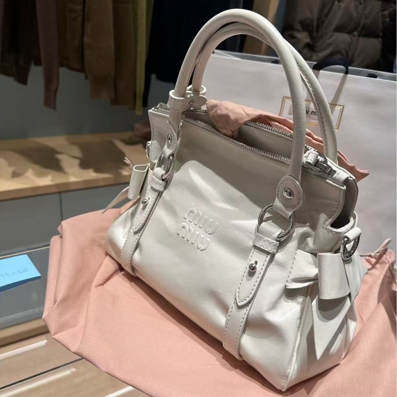 미우미우 신상 여성 핸드백 001-248418