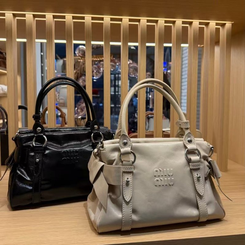 미우미우 신상 여성 핸드백 001-248418