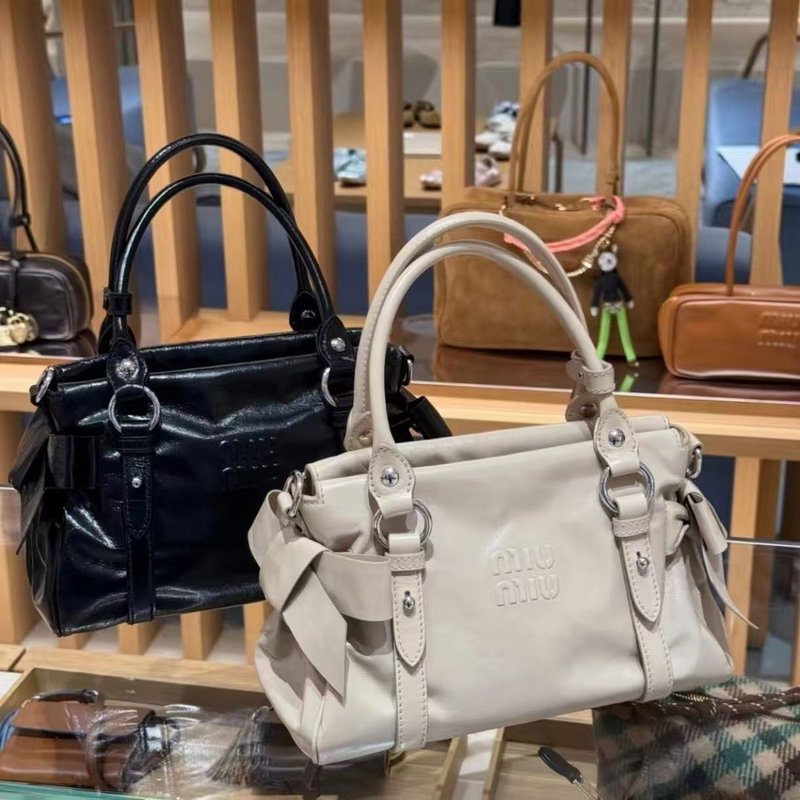 미우미우 신상 여성 핸드백 001-248418