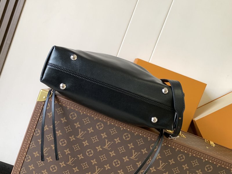 루이비통 오프 듀티 미디엄 백 001-248738