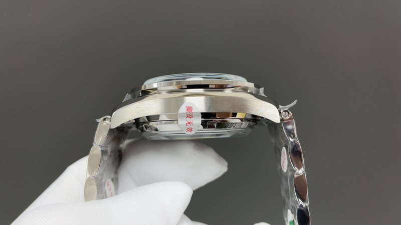 오메가 스피드마스터 화이트 케이스 블랙 다이얼 시계 001-249012
