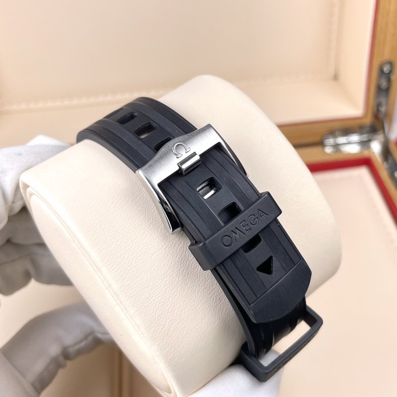 오메가 씨마스터 다이버 남성용 시계 001-249075