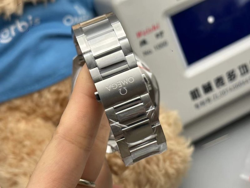 오메가 월드타이머 기념판 시계 001-249079