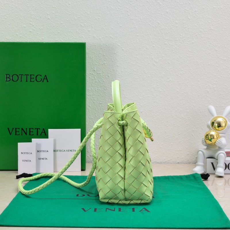 인트레치아토 가죽 미니 핸드백 숄더스트랩 001-249469