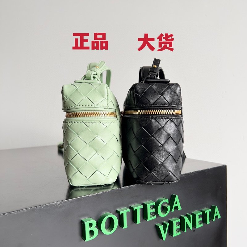 보테가 베네타 인트레치아토 핸드백 001-249516