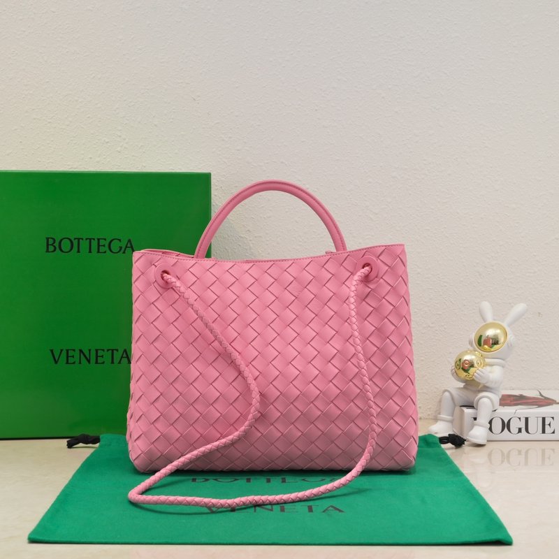BV 안디아모 인트레치아토 백 소프트 램스킨 숄더백 001-249545