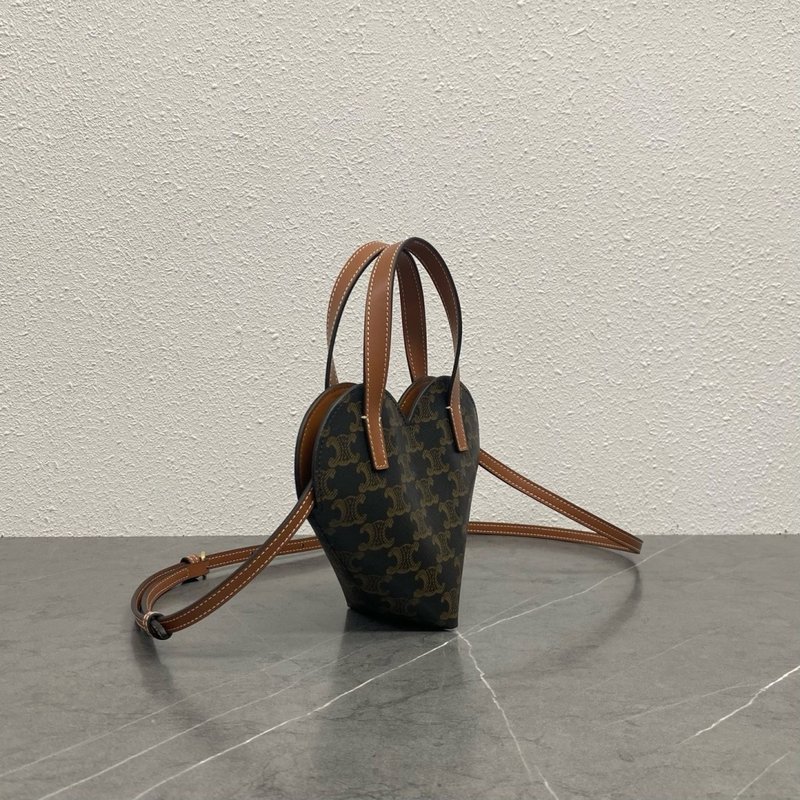 셀린 트리옹프 하트백 여성 숄더백 001-249555