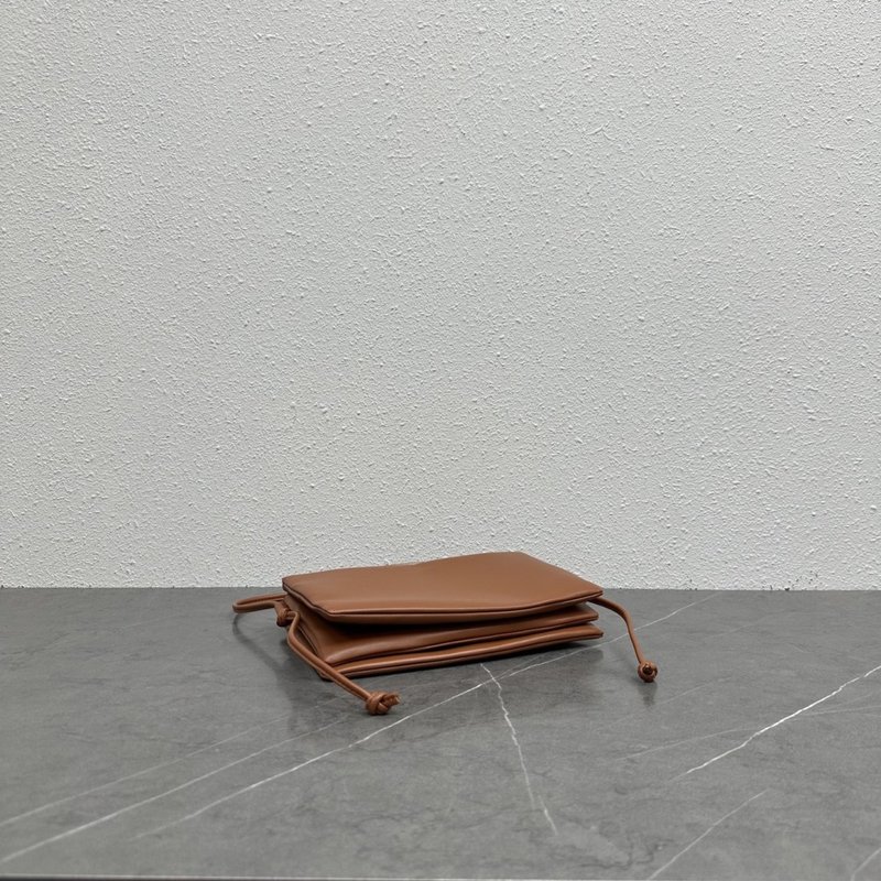 셀린느 트리오 플랩 숄더백 001-249558