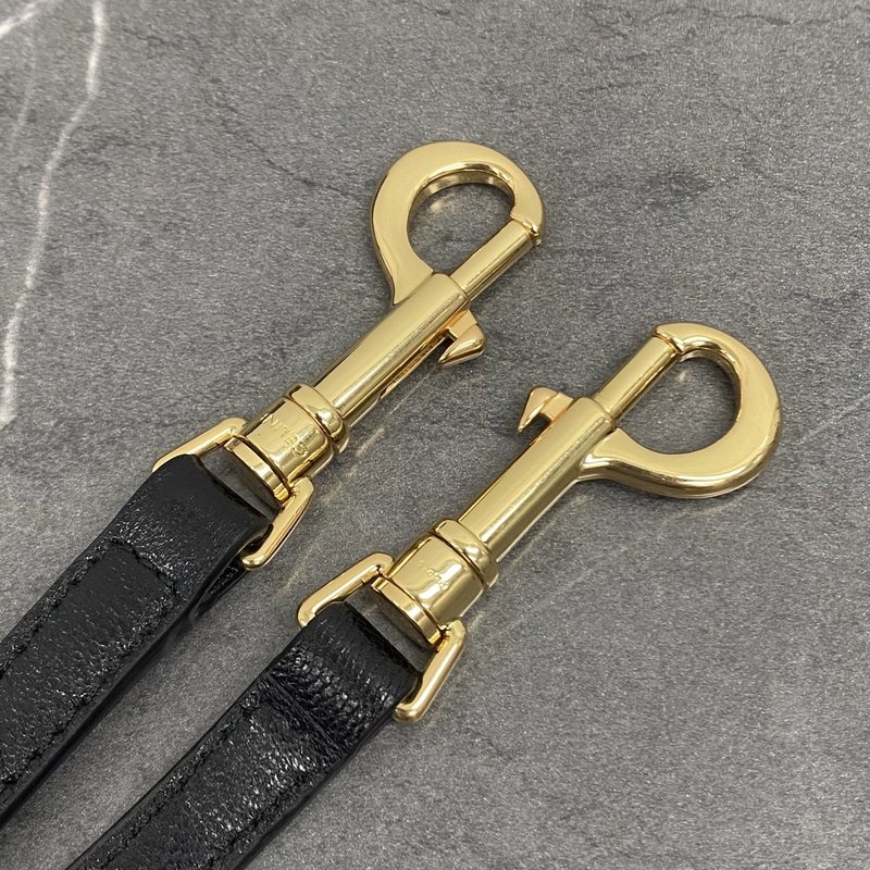 셀린 하프문 백 블랙 양가죽 숄더 크로스백 001-249562