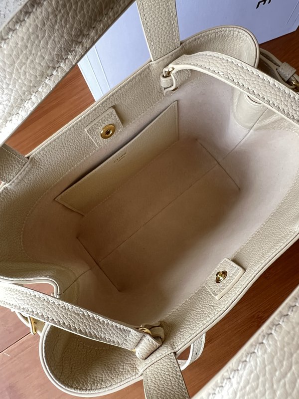 셀린 그레인드 카프스킨 토트백 스몰 001-249569