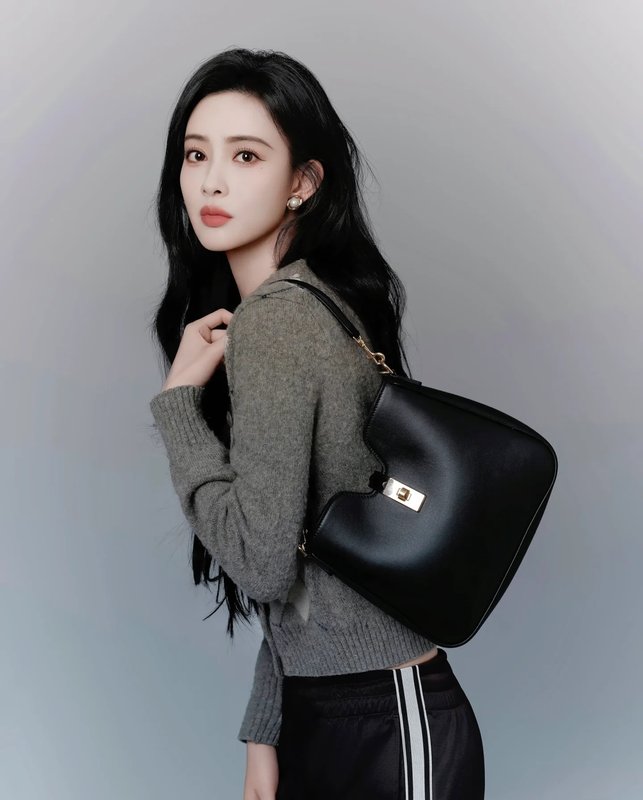 셀린 클래식 블랙 숄더백 001-249601
