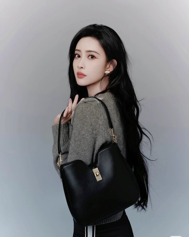 셀린 클래식 블랙 숄더백 001-249601