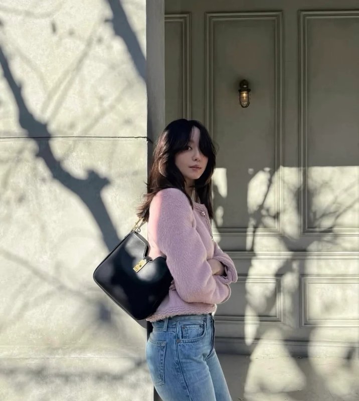 셀린 클래식 블랙 숄더백 001-249601