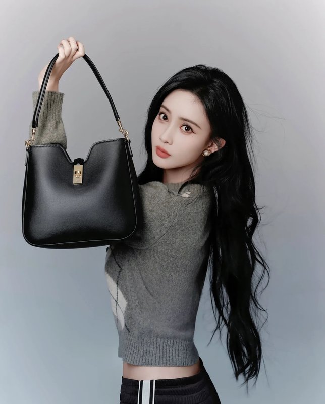 셀린 클래식 블랙 숄더백 001-249601