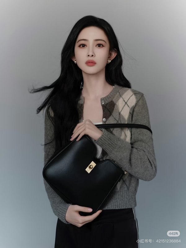 셀린 카밀 파리 우아하고 캐주얼한 숄더백 001-249629