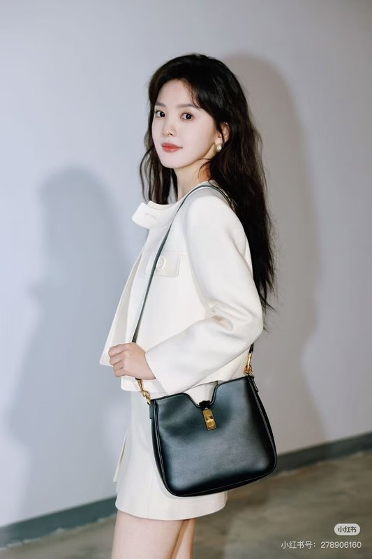 셀린 카밀 파리 우아하고 캐주얼한 숄더백 001-249629