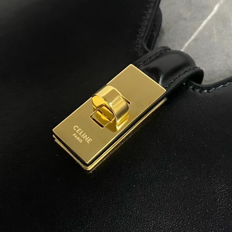 셀린 카밀 16 소프트 미니 숄더백 001-249632