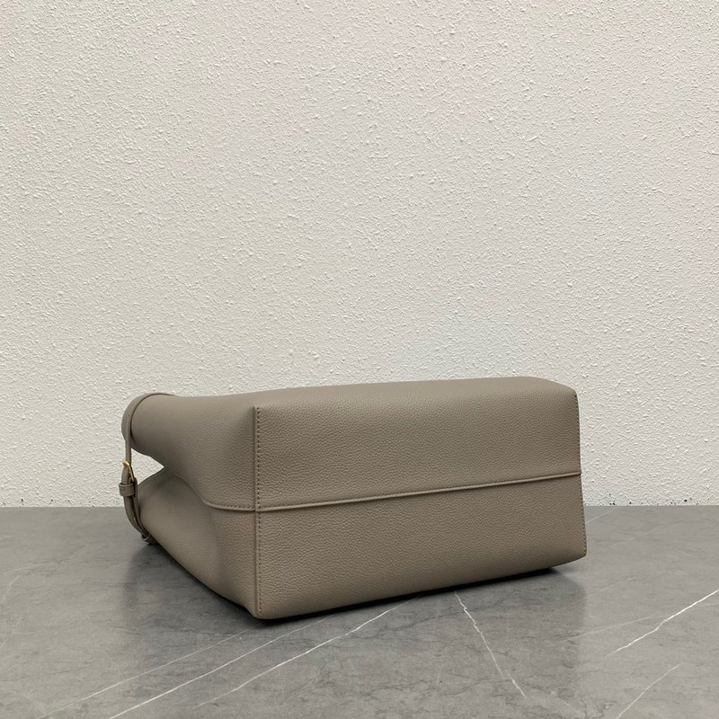 셀린 그레인 카프스킨 토트백 001-249678