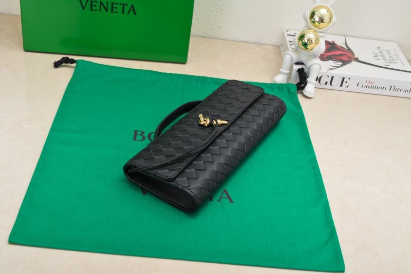 BV 안디아모 블랙 이브닝 클러치백 001-249942