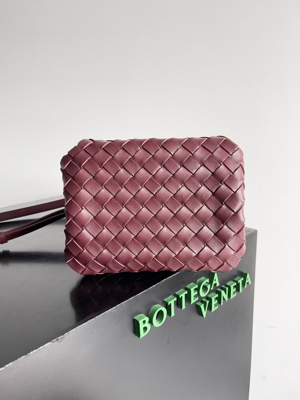 보테가 베네타 빈티지 매듭 버클 멀티웨이 백 001-250050