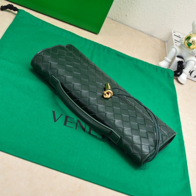 BV 안디아모 에메랄드 그린 이브닝 클러치백 001-250079