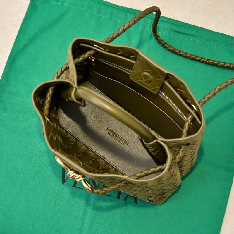 안디아모 웨이브 백 양가죽 데일리백 001-250202