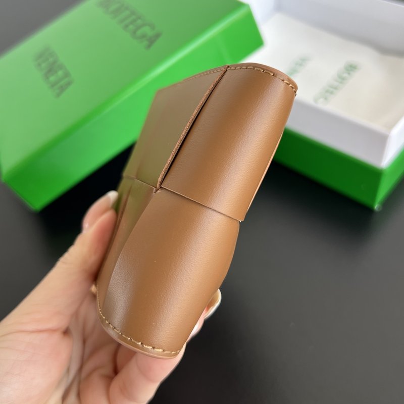 대형 인트레치아토 동전 지갑이 있는 더블 폴드 숏 월릿 001-250287