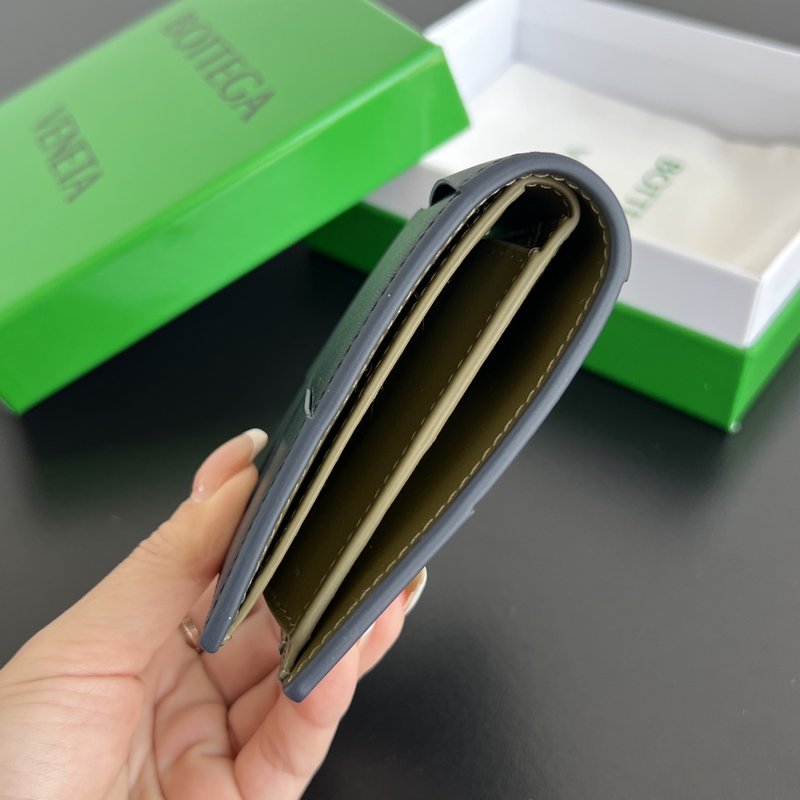 대형 인트레치아토 동전 지갑이 있는 더블 폴드 월렛 001-250288