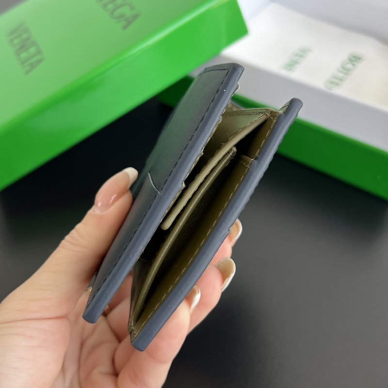 대형 인트레치아토 동전 지갑이 있는 더블 폴드 월렛 001-250288