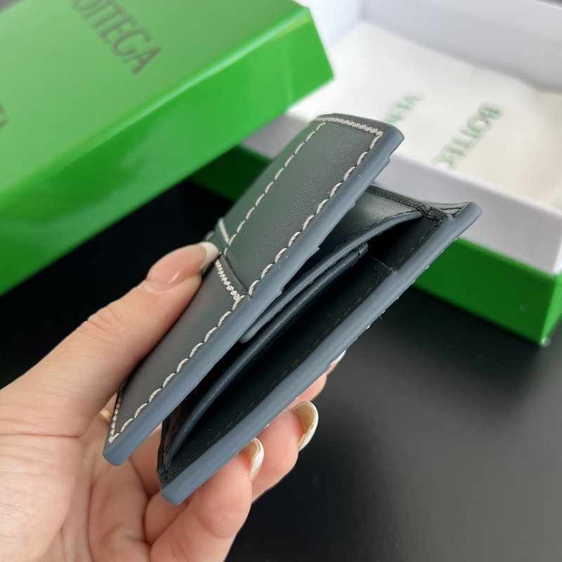 대형 인트레치아토 동전 지갑이 있는 더블 폴드 월릿 001-250291