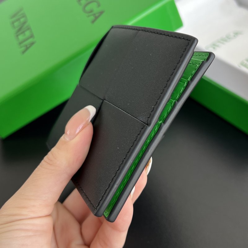 대형 인트레치아토 동전 지갑이 있는 더블 폴드 월릿 001-250293