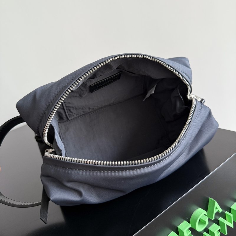 BV 스타일 나일론 대용량 수납백 001-250489