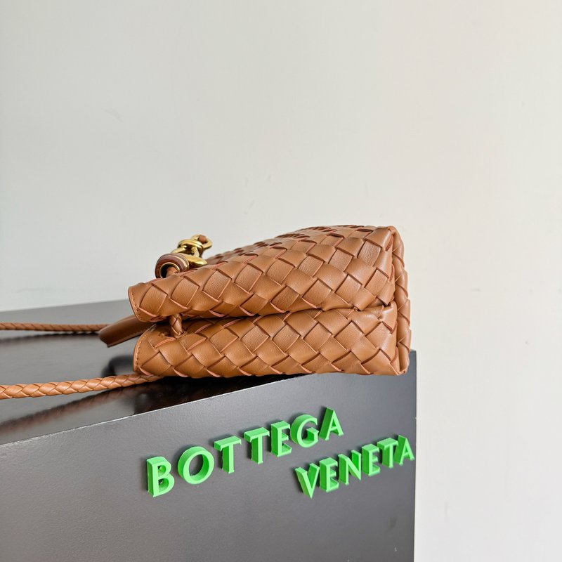 BV 안디아모 인트레치아토 소프트 토트백 001-250761