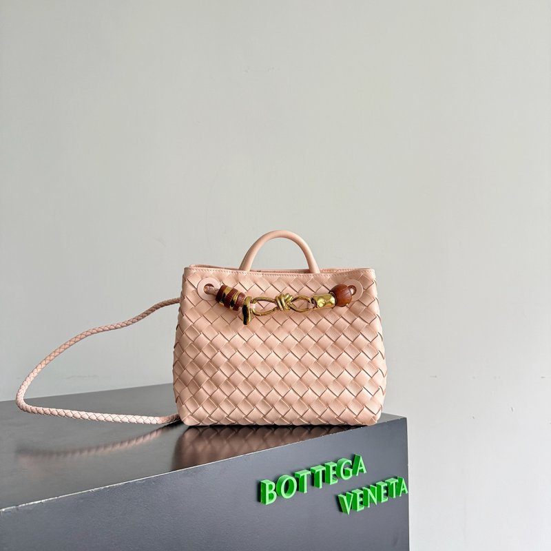 BV 안디아모 인트레치아토 핸드백 001-250767