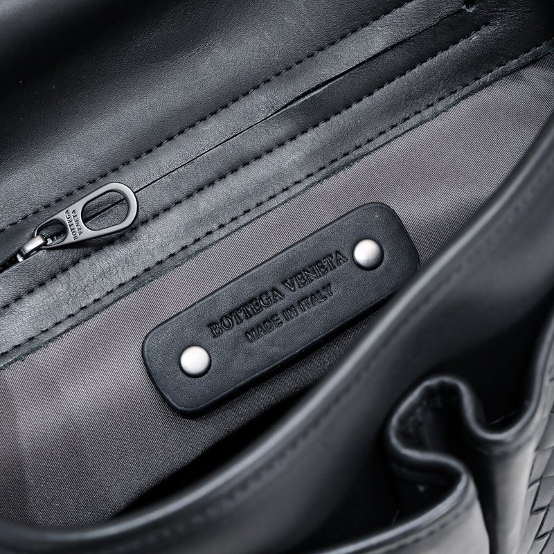 인트레치아토 크로스백 왁스 카프스킨 001-250796