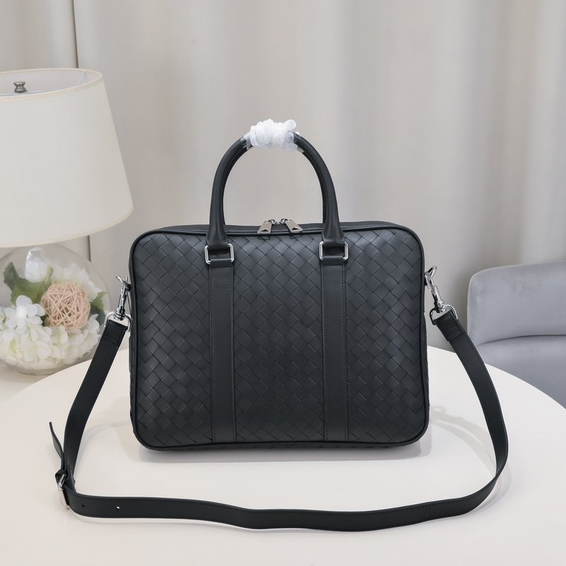 인트레치아토 블랙 왁스 카프스킨 브리프케이스 001-250875
