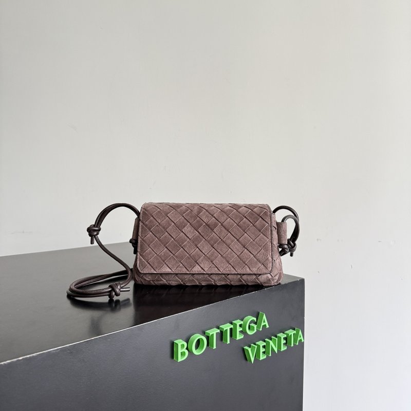 보테가 베네타 노투르노 클러치백 001-250972