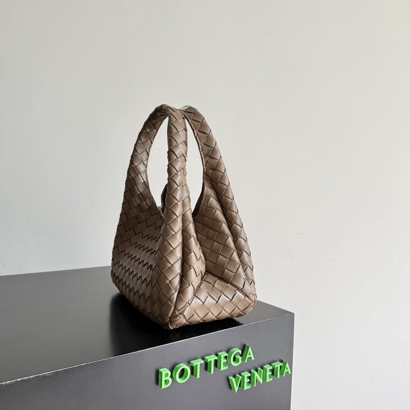 보테가 베네타 웨이브 스트랩 숄더백 001-250989
