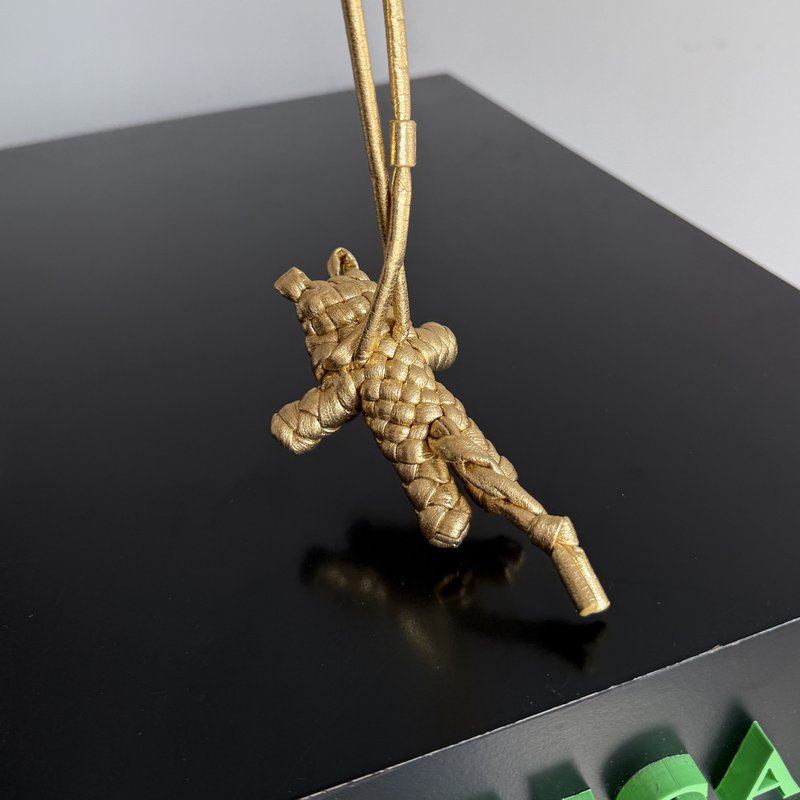 보테가 베네타编织小猫造型挂饰 001-251064