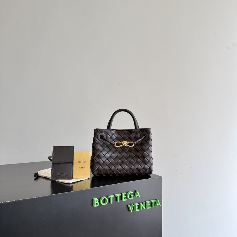 BV 미니 안디아모 인트레치아토 핸드백 001-251118