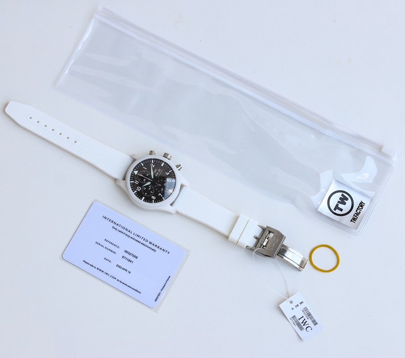 IWC 파일럿 세라믹 크로노그래프 시계 001-251294