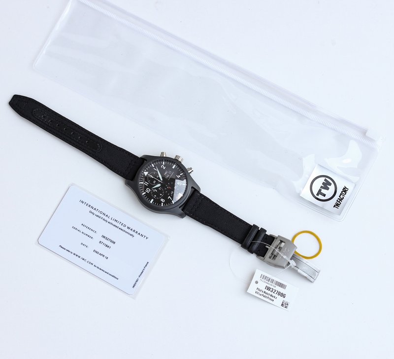 IWC 파일럿 세라믹 크로노그래프 시계 001-251294