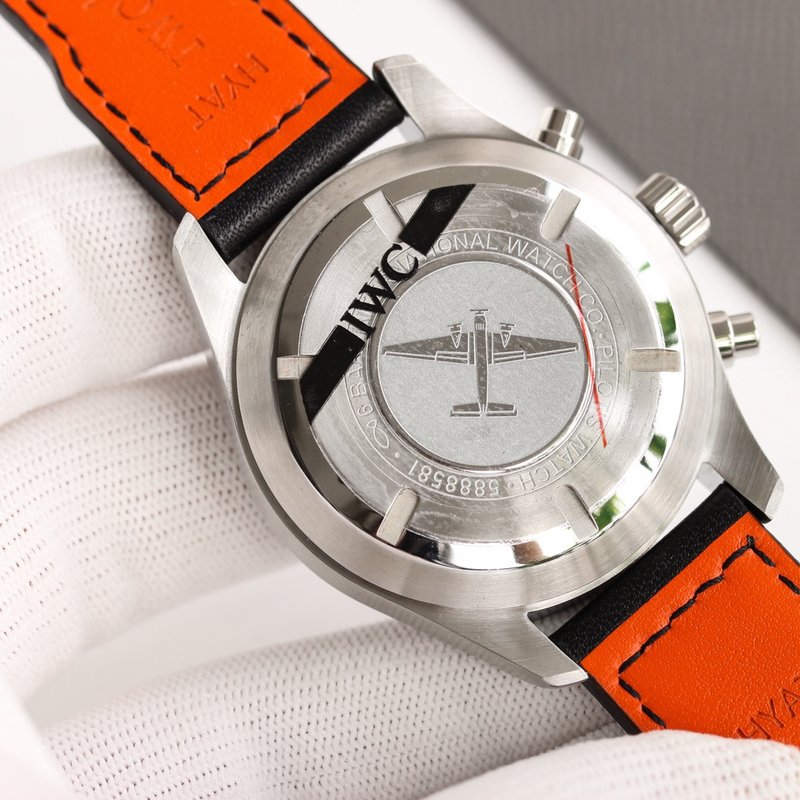 IWC 파일럿 크로노그래프 클래식 복각 시계 001-251311